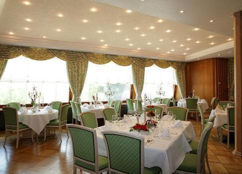 Hotel-Restaurant Arneggers Adler Tiefenbronn Εξωτερικό φωτογραφία
