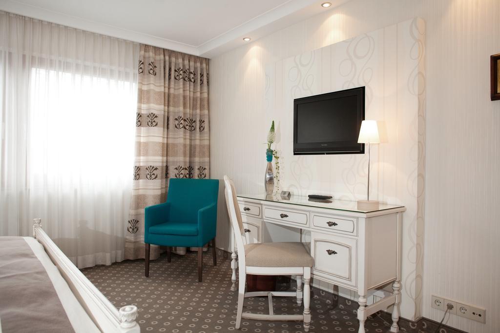 Hotel-Restaurant Arneggers Adler Tiefenbronn Εξωτερικό φωτογραφία